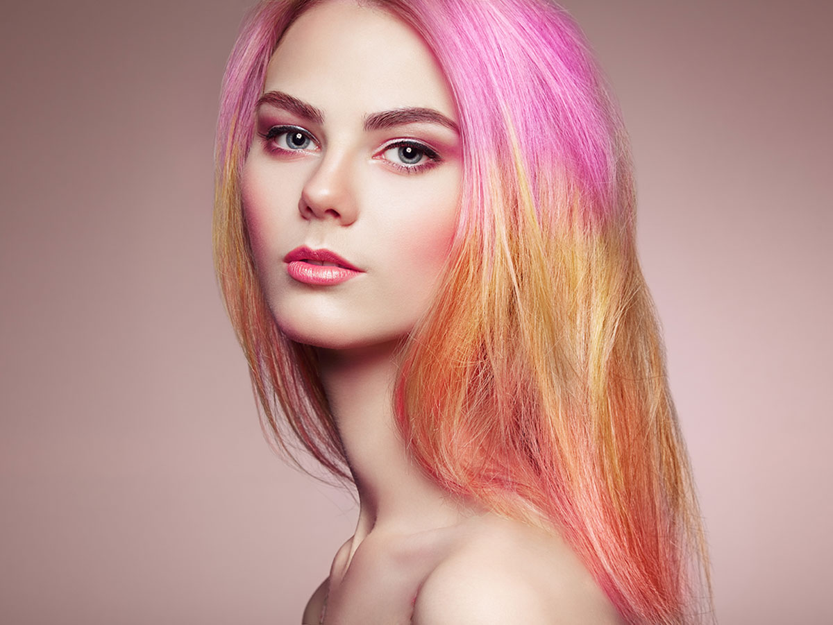 Capelli lunghi e lisci con tre colorazioni differenti, tonalità chiare