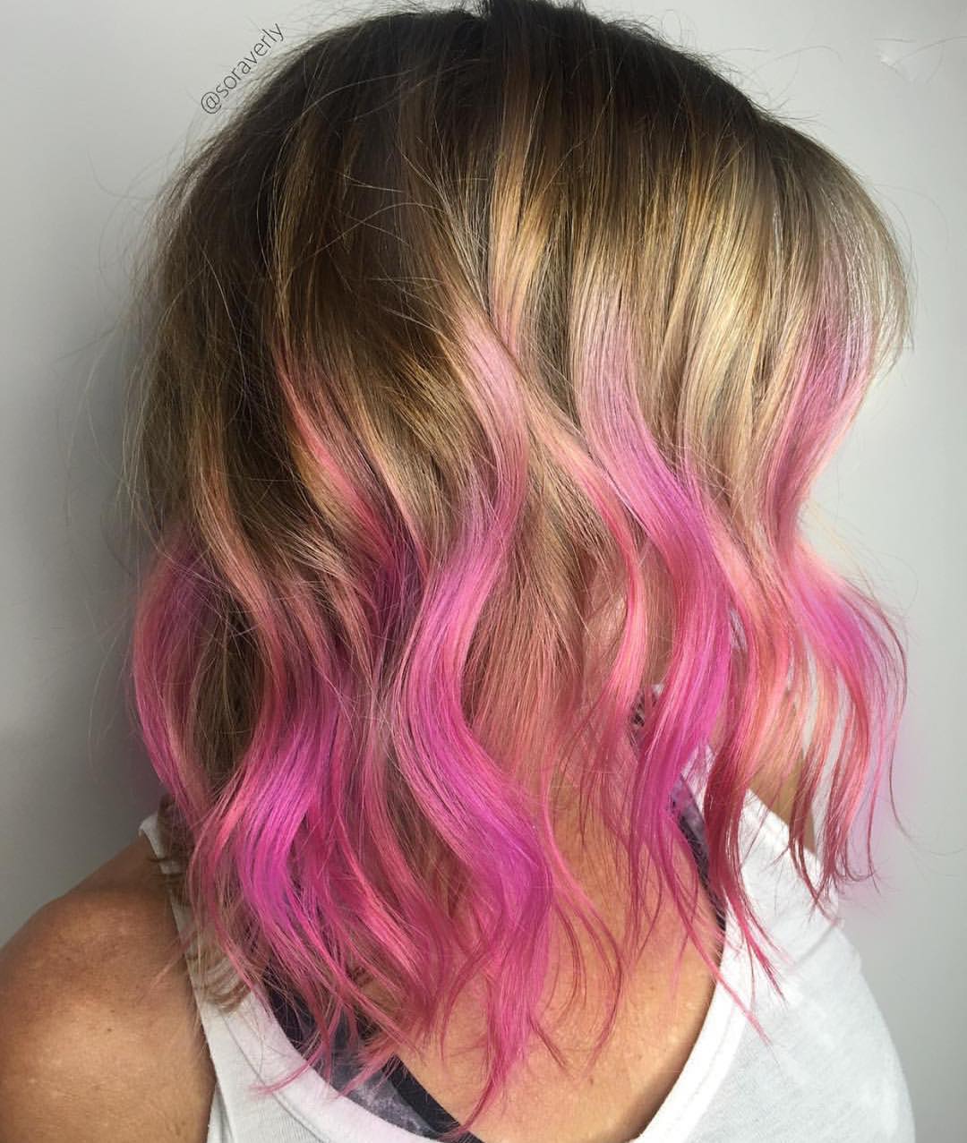 Balayage rosa su capelli medi - @soraverly