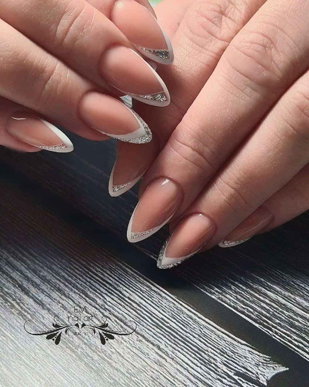 French bianco con base nude - @ideas_for_nailart