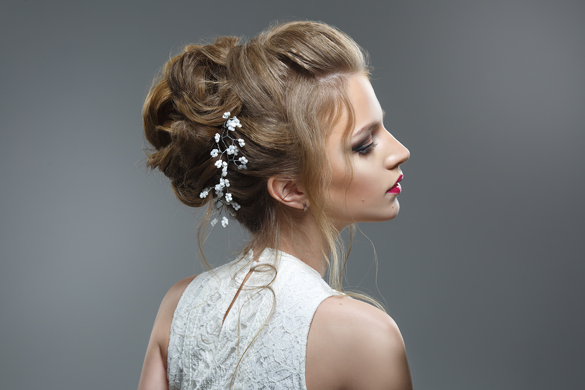 Come passare da capelli neri a biondi - Foto: shutterstock.com