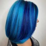 Taglio di capelli medi blu - @kirstyannehair