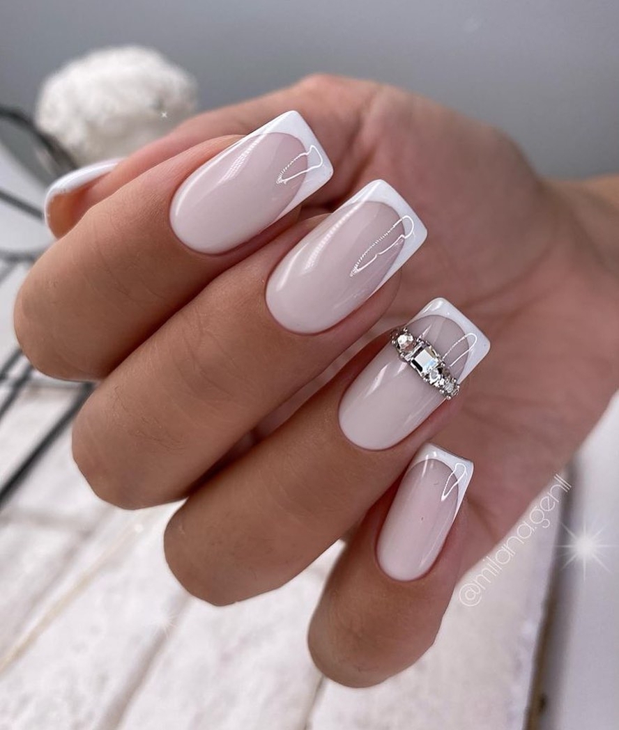 French bianco su unghie lunghe e quadrate - @ideas_for_nailart