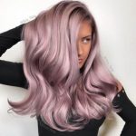 capelli colore rosa nuance metallic, https://pin.it/2THpvM4