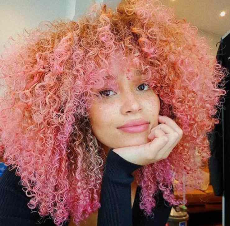 capelli rosa pink lemonade su capelli afro, https://pin.it/7tSyReh