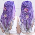 lilla colora i capelli di viola