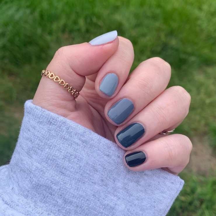 grigio e blu unghie tendenze @charliisnails