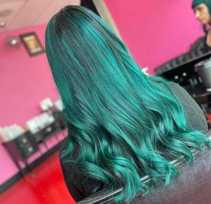metallic verde capelli - @manicpanicnyc