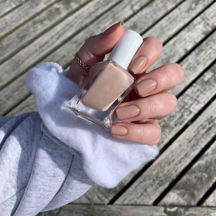 rosa nude unghie tendenze @charliisnails