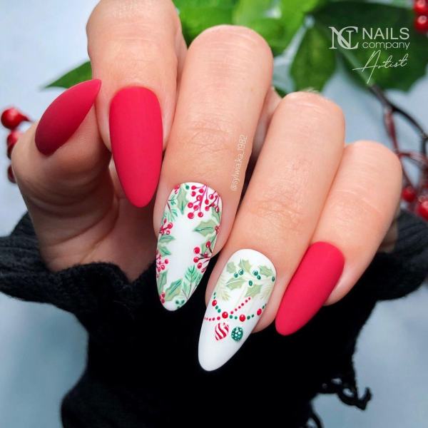 Nail art natale agrifoglio 06-12-2022