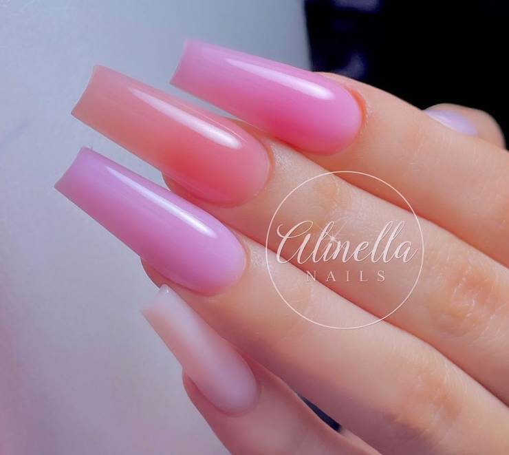 unghie di tendenza rosa nude