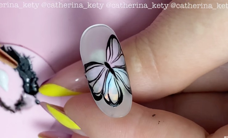 nail art farfalla 