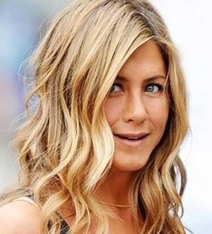 come copiare le onde di Jennifer Aniston