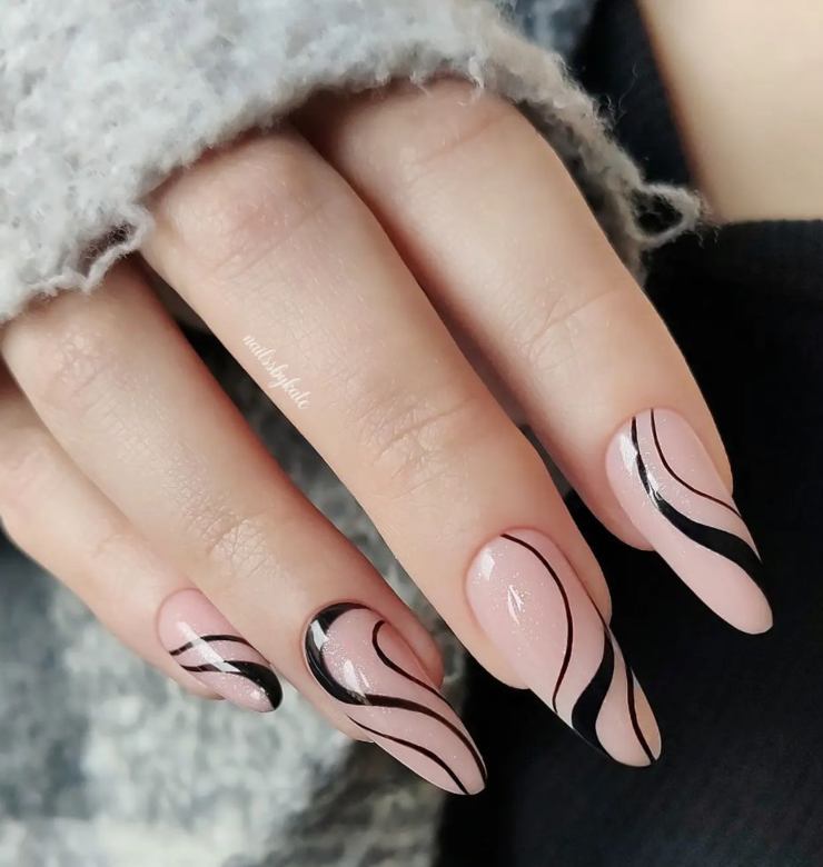 nail art nere con linee