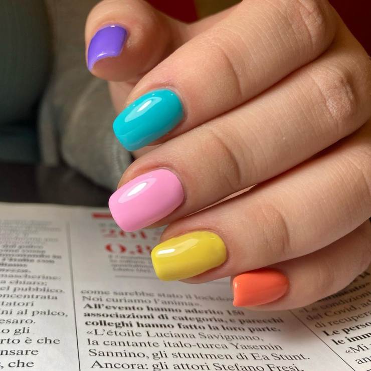 Come realizzare le unghie arcobaleno