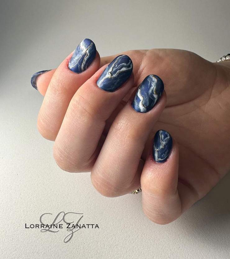 Nail art unghie effetto marmo